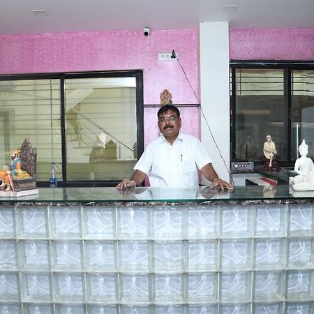 Hotel Kewal Inn Jalgaon Экстерьер фото