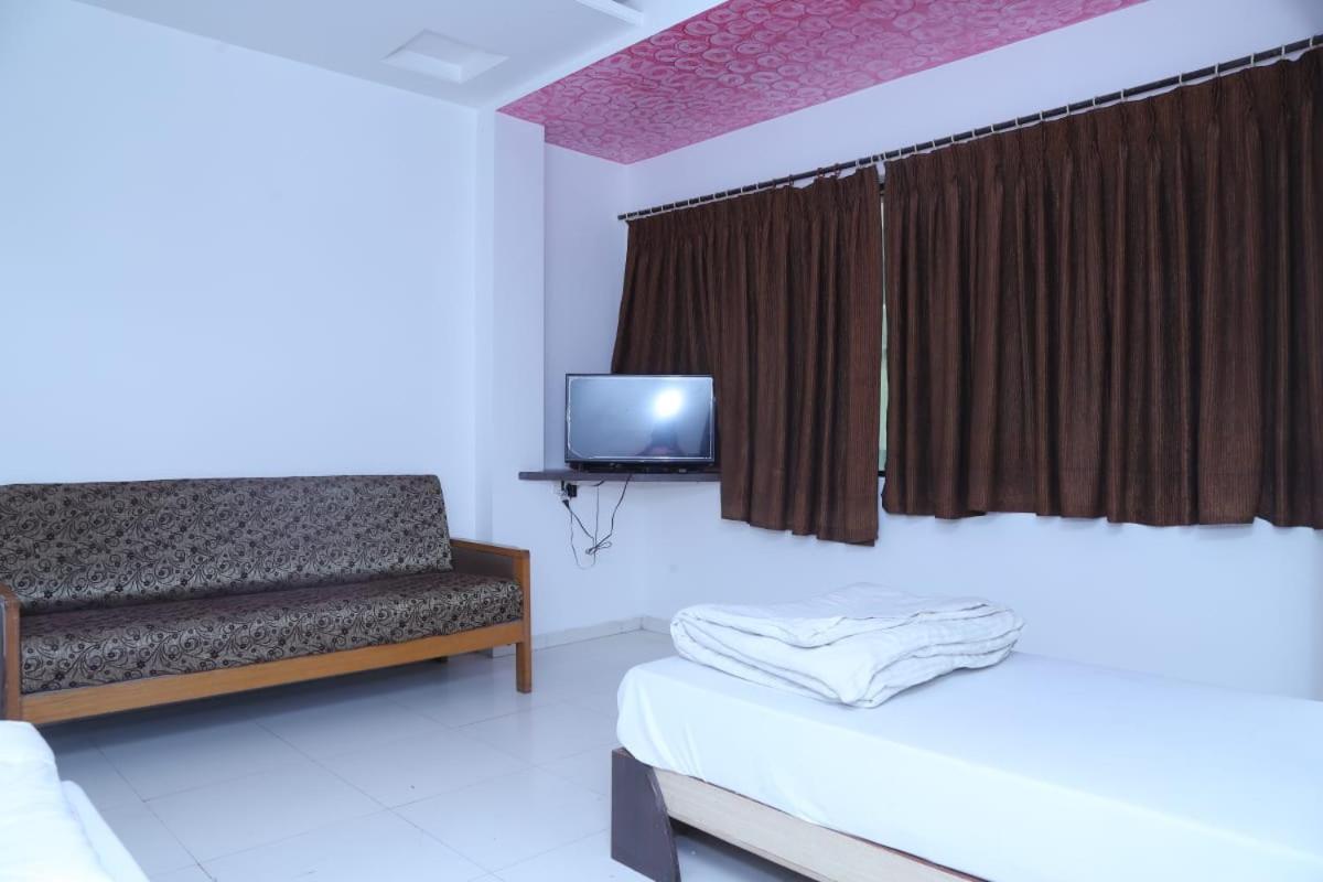 Hotel Kewal Inn Jalgaon Экстерьер фото